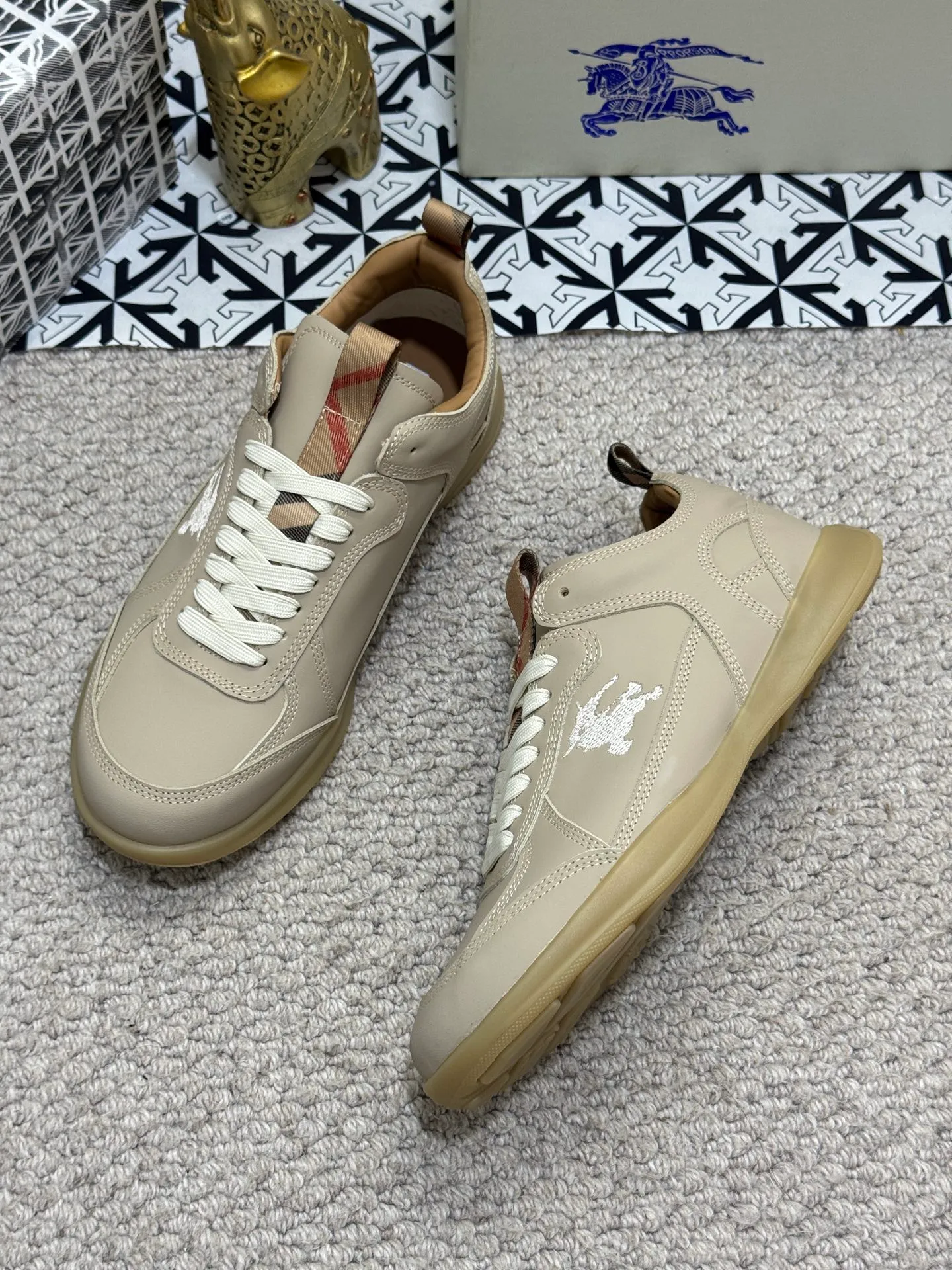 Men's shoes 💰420 [New style] 🐝🐝 [BURBERRY] Burberry - high-end quality original order 🔍🔍🔍 Upper: imported 🔝 calfskin, brand knitted pattern, tongue brand cloth label, lining: sheepskin lining, - outsole: rubber; two-color molded outsole, ultra-high quality control·fine workmanship: highlighted (high-end·luxury·grade) Size :38-44 (45 customized